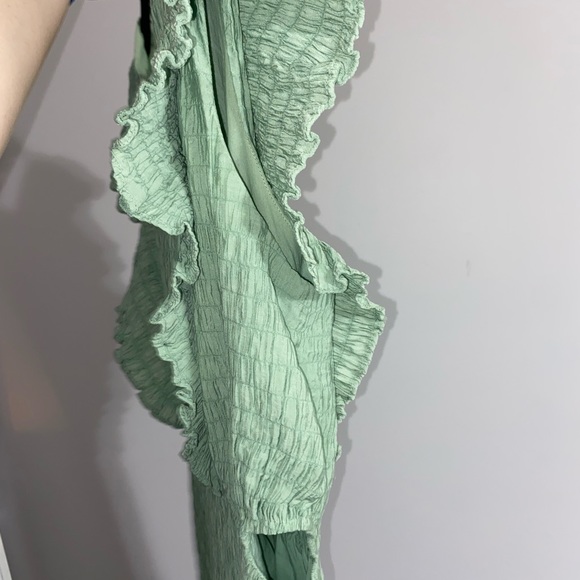 Day+Moon Green Smocked Textured Ruffle Dress - Picture 6 of 11